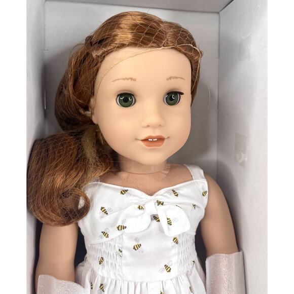 NEW American Girl Of Year BLAIRE DOLL In Meet Outfit Bracelet Hair Flower BOX - Picture 7 of 12
